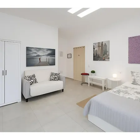 Fantastico 4 - With Large Private Terrace, Free Parking, Air Conditioning, Bbq アパート *